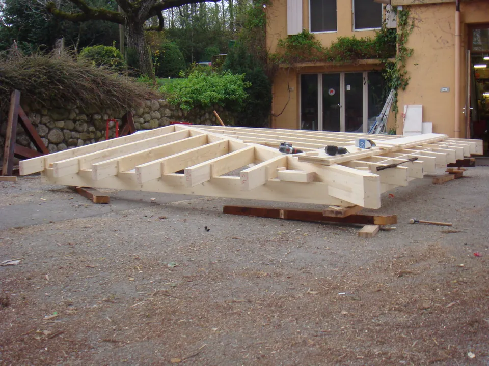 MH carpentry project in front of a villa on La Côte